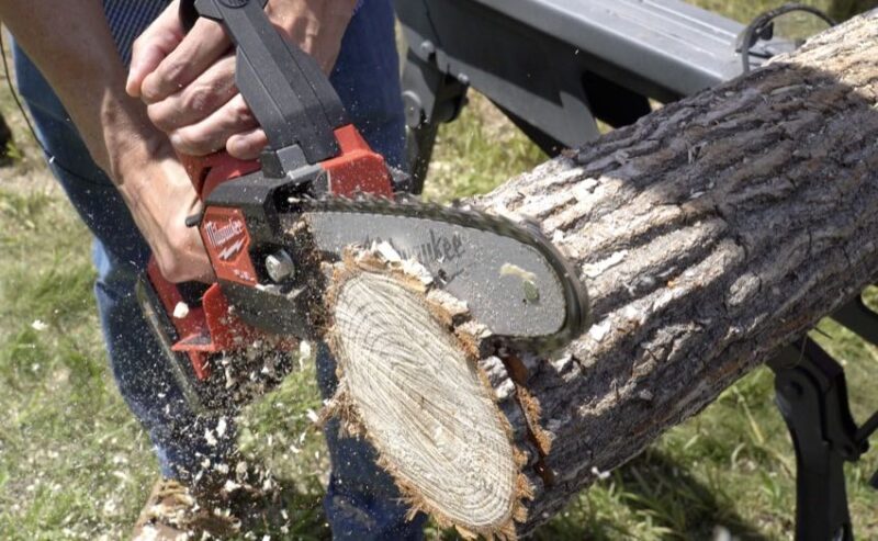 Milwaukee M18 Fuel Hatchet 8-calowa piła