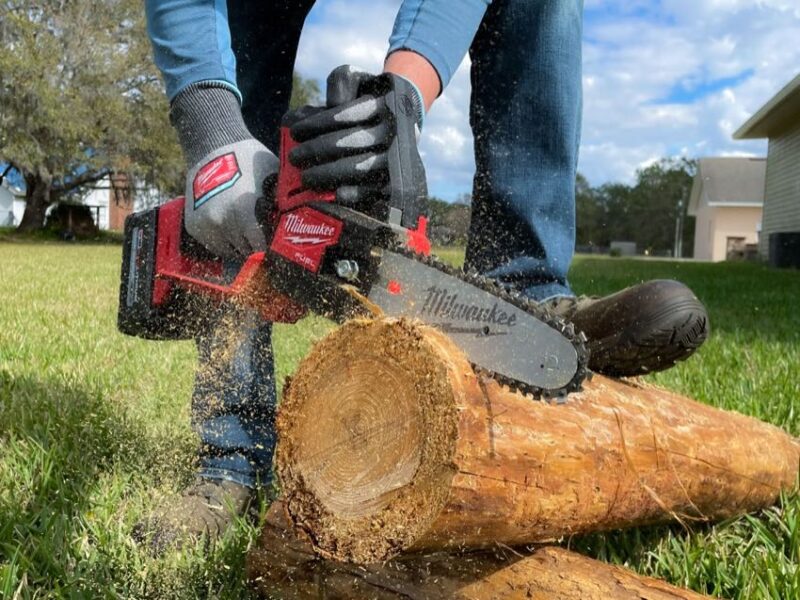 Milwaukee M18 Fuel Hatchet 8-calowa pilarka łańcuchowa 3004